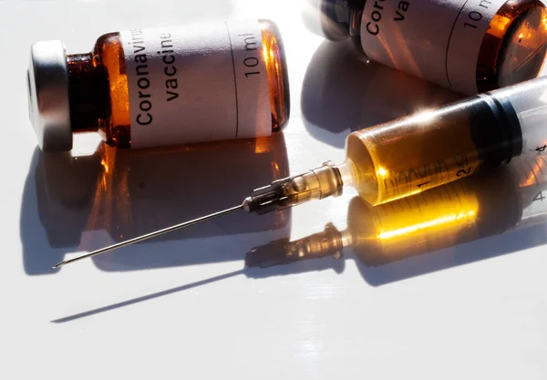 Této Fotografii Jsou Ilustrační Injekční Lahvičky Označené Jako Koronavirová Vakcína — Stock fotografie
