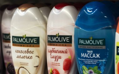 Dükkanda Palmolive marka şampuanlar