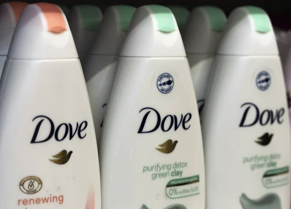 Shampoo Marke Dove Geschäft — Stockfoto