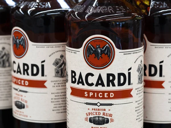 Bacardi Fűszeres Rumpalack Boltban — Stock Fotó
