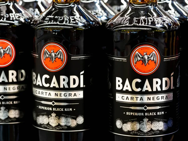 Rum Palack Bacardi Carta Negra Boltban — Stock Fotó