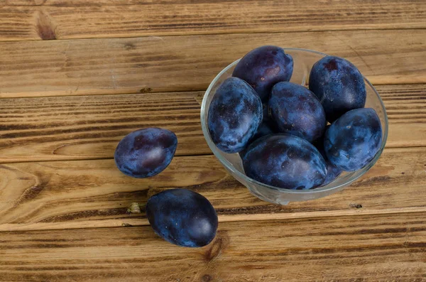 The fresh plums — Stock Photo, Image