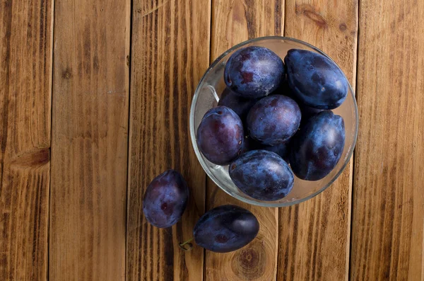 The fresh plums — Stock Photo, Image