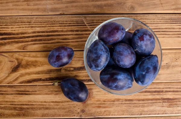 The fresh plums — Stock Photo, Image