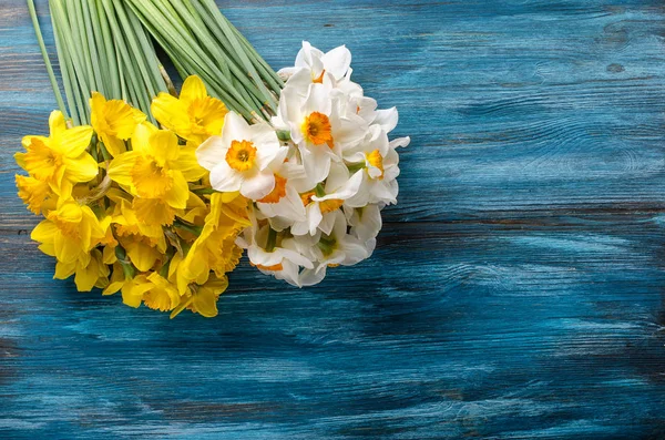 Narcisos brancos e amarelos — Fotografia de Stock