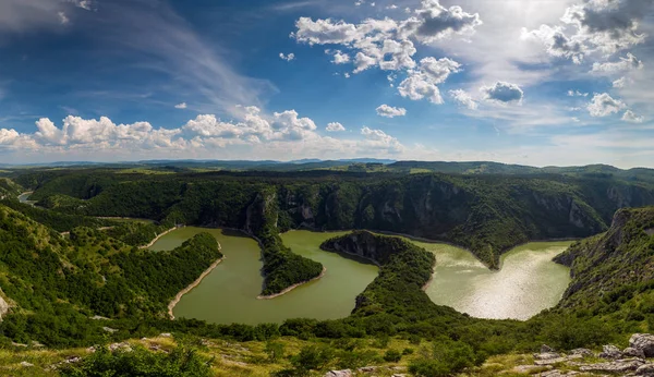 Meandros en el río rocoso río Uvac en Serbia —  Fotos de Stock