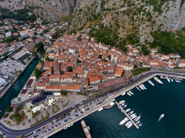 Staré město v zálivu Kotor - letecký pohled — Stock fotografie