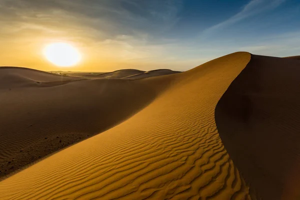 Landschaft in der Wüste bei Sonnenuntergang — Stockfoto