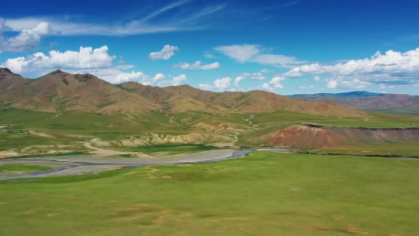 Paisagem de montanhas aéreas no vale de Orkhon — Vídeo de Stock