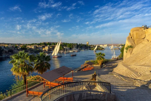 Łódki felucca na rzece Nilu w Asuanie — Zdjęcie stockowe