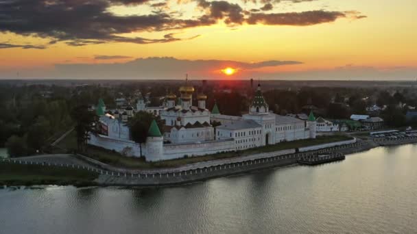 Ipatievsky Monastery in Kostroma at sunset Russia — Stock Video