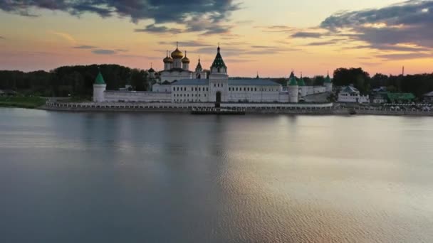 Ipatievsky Monastery in Kostroma at sunset Russia — Stock Video