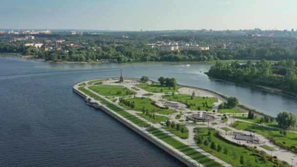 Парк Стрелка и Волга в Ярославле Россия — стоковое видео