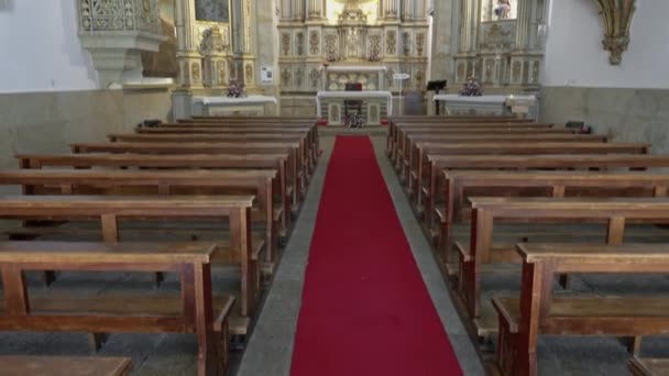 Interiér kostela milosrdenství ve Viseu, Portugalsko — Stock video
