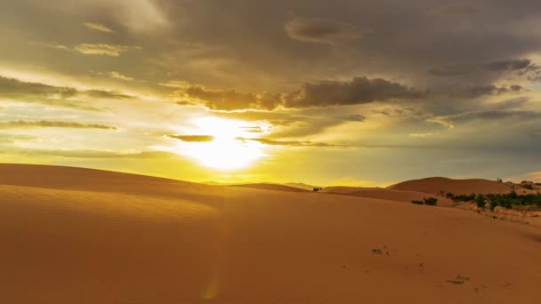 Beau paysage dans le désert au coucher du soleil, timelapse — Video