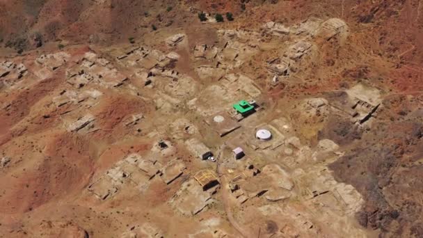 Vista aérea de las ruinas del Monasterio Ongiin Khiid — Vídeo de stock