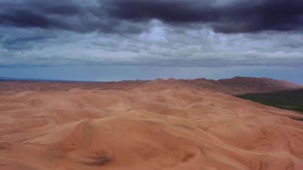 Aerial view of sand dunes in Gobi Desert — Stock Video