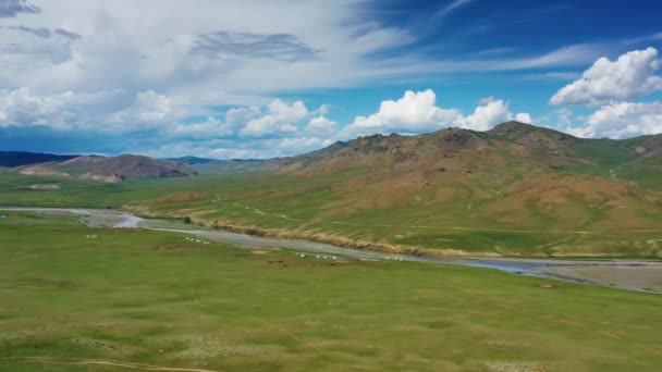 Steppe och bergslandskap i Orkhondalen — Stockvideo