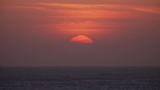 Skönhet landskap med solnedgång över havet, timelapse — Stockvideo