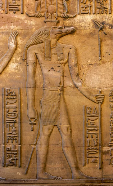 Hieroglyphen-Schnitzereien des sebek-Gottes — Stockfoto