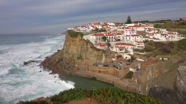 Красивый прибрежный город Азеньяс-ду-Мар в Португалии — стоковое видео
