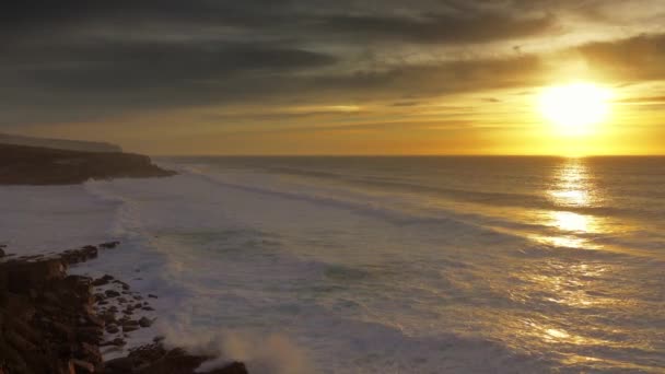 Big waves of Atlantic ocean and sunset sun — Stock Video
