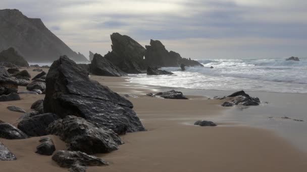 Praia da Adraga praia de areia em Portugal — Vídeo de Stock