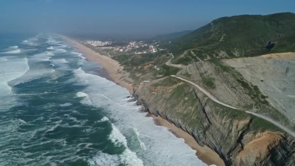 海浪和美丽海滩的空中景观 — 图库视频影像
