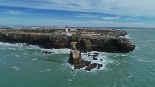 Portekiz 'de Cabo Carvoeiro' daki deniz feneri. — Stok video