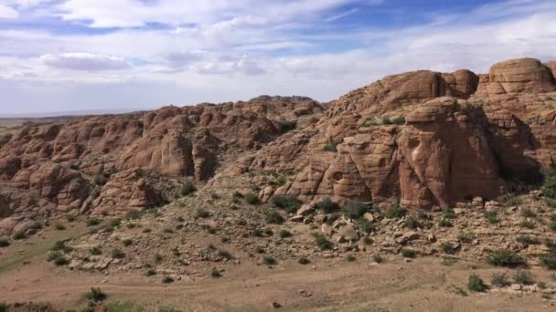 Moğolistan 'da kaya oluşumları ve istiflenmiş taşlar — Stok video
