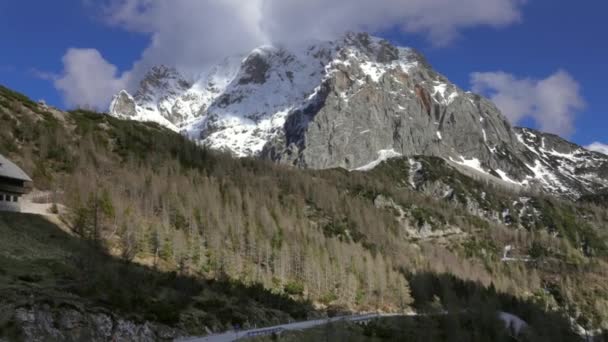 Slovenya 'daki Triglav Ulusal Parkı' ndaki dağlar — Stok video