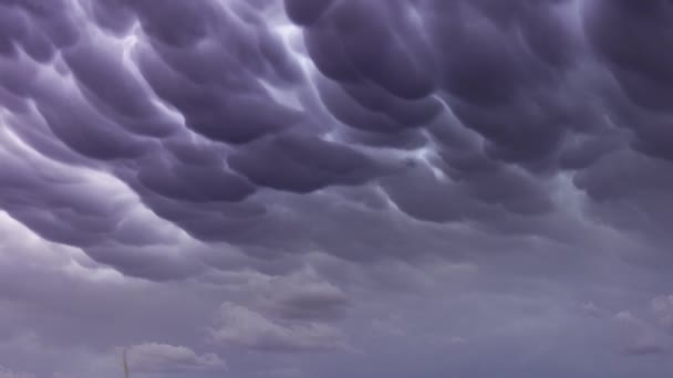 Mammatus Wolken dramatischen Himmel Hintergrund — Stockvideo