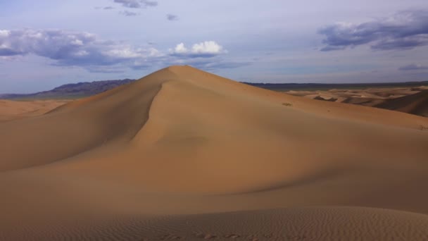 Vista panorámica de dunas de arena en el desierto de Gobi — Vídeo de stock