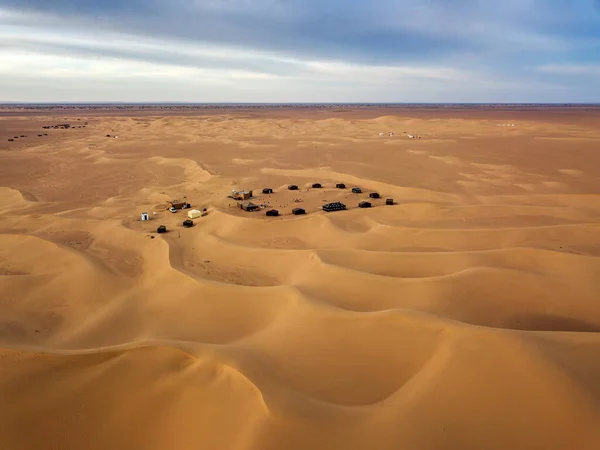 サハラ砂漠 アフリカのキャンプ場の空中ビュー — ストック写真