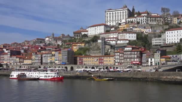 Barco Tradicional Navegando Por Río Duero Zona Ribeira Oporto Portugal — Vídeos de Stock