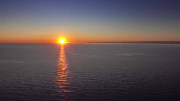 Όμορφο Τοπίο Ηλιοβασίλεμα Πάνω Από Θάλασσα — Αρχείο Βίντεο