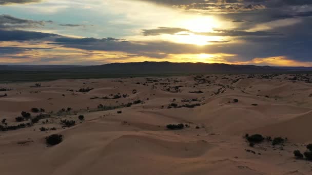 Вид Воздуха Песчаные Дюны Elsen Tasarhai Bayan Gobi Закате Монголии — стоковое видео