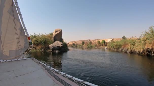Kilátás Egy Egyiptomi Felucca Hajó Vitorlázás Mentén Nílus Folyó Aswan — Stock videók