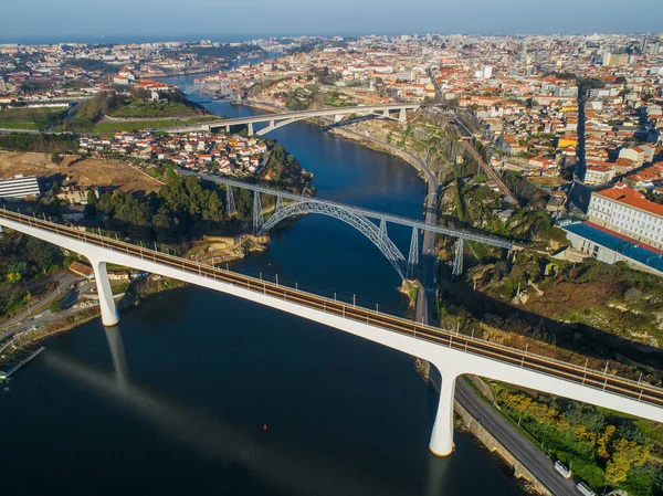 Widok Lotu Ptaka Mosty Rzekę Duero Porto Rano Portuga — Zdjęcie stockowe