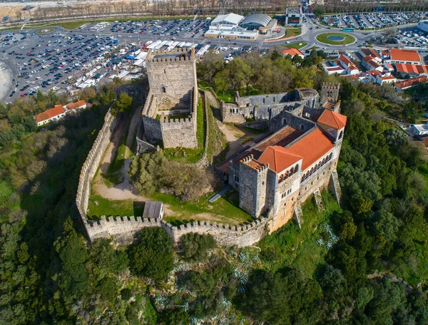 葡萄牙莱里亚 建于山顶的中世纪圣殿骑士城堡鸟瞰图 — 图库照片
