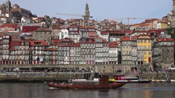 Porto Portugal Circa Feb 2019 Barcos Rio Douro Zona Ribeira — Vídeo de Stock