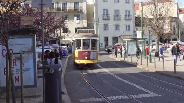 Lisbon Portugal Circa Feb 2019 Vintage Tram Het Oude Centrum — Stockvideo