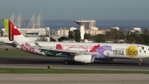 Lisboa Portugal Circa Feb 2019 Avião Airbus A330 Tow Tap — Vídeo de Stock