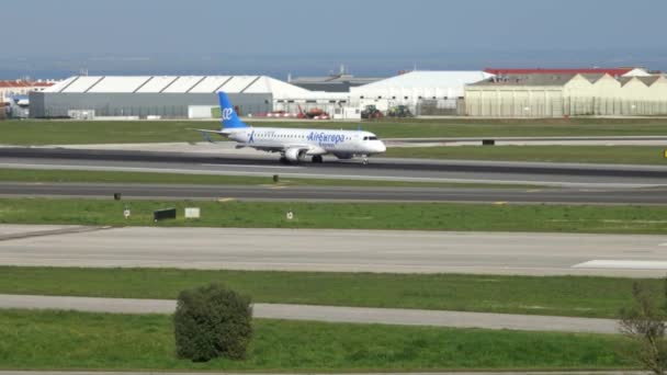 Lisbon Portugal Circa Feb 2019 Air Plane Embraer Emb 195 — 图库视频影像