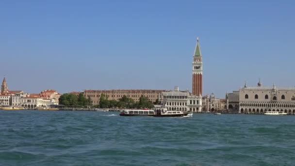 Kilátás San Giorgio Maggiore Templom Velencében Hajó Vitorlázás Mentén Grand — Stock videók