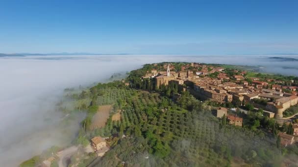 Vieja Ciudad Italiana Cima Una Colina Niebla Vista Aérea Toscana — Vídeo de stock