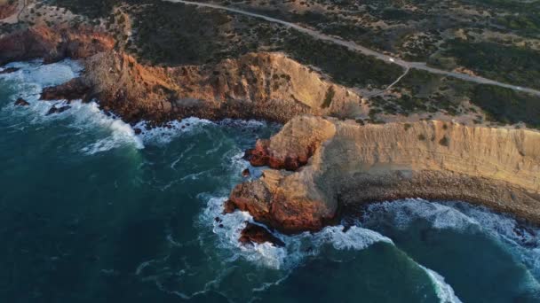 Vista Aérea Costa Atlántica Con Acantilados Rocosos Olas Atardecer Portugal — Vídeos de Stock