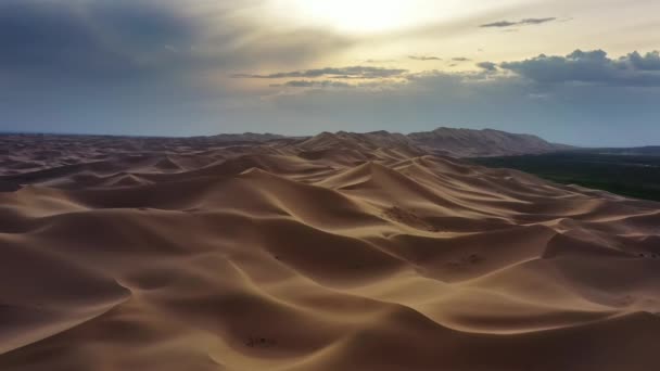 Aerial View Sand Dunes Hongoryn Els Gobi Desert Sunset Mongolia — ストック動画