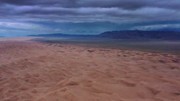 Vista Aérea Sobre Dunas Areia Com Nuvens Tempestade Pôr Sol — Vídeo de Stock