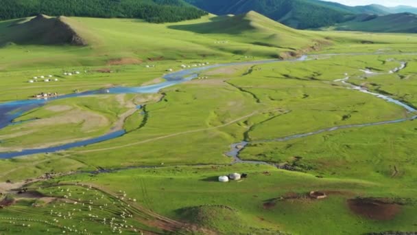 Orkhon山谷草原和山区景观的空中景观 — 图库视频影像